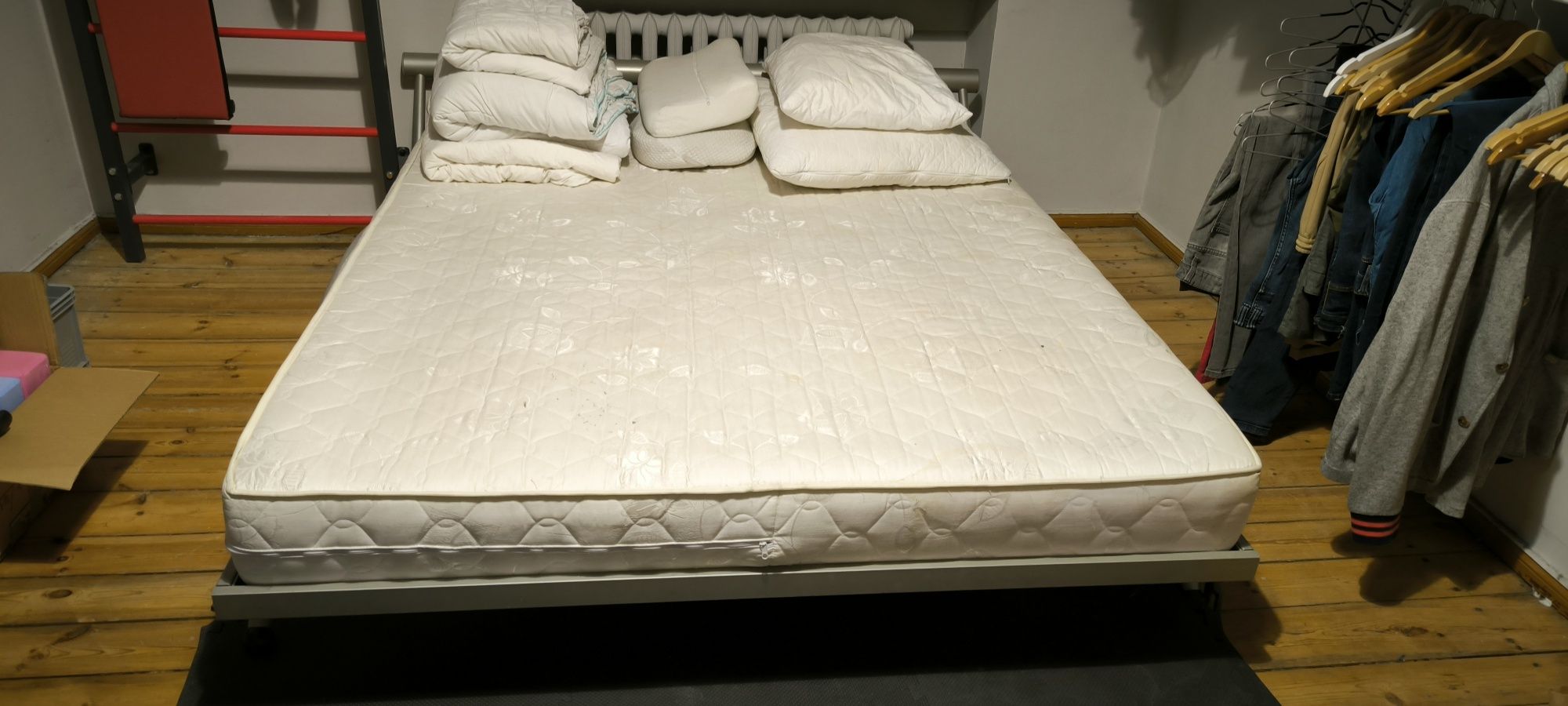 Łóżko z materacem 200x160