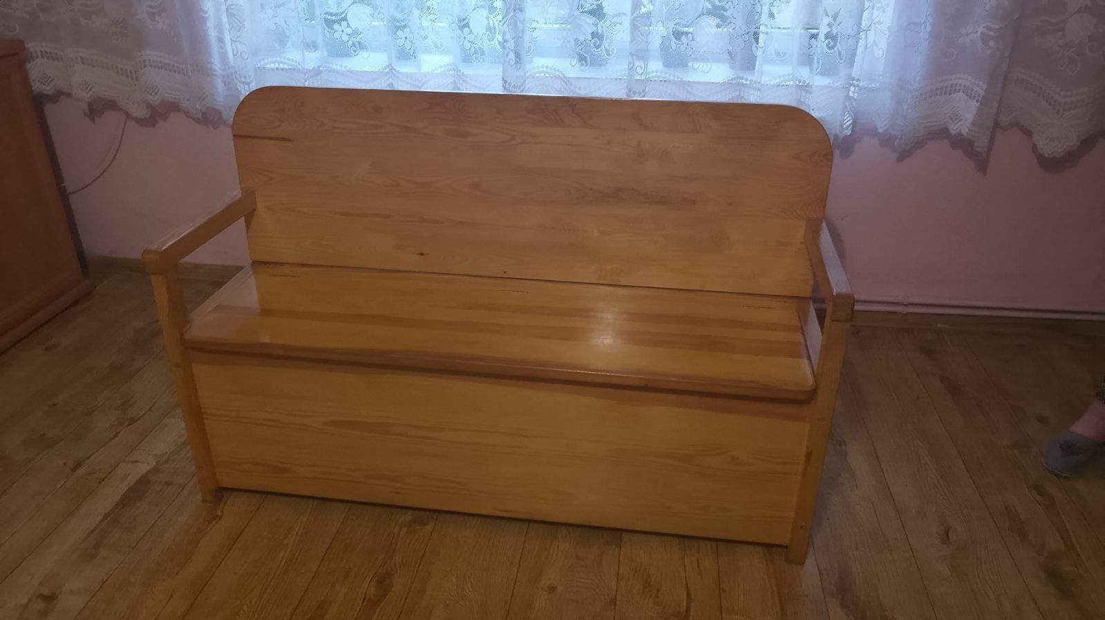 Drewniana ławka ze skrzynią 140x90