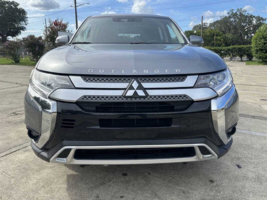 Mitsubishi Outlander SE      2020