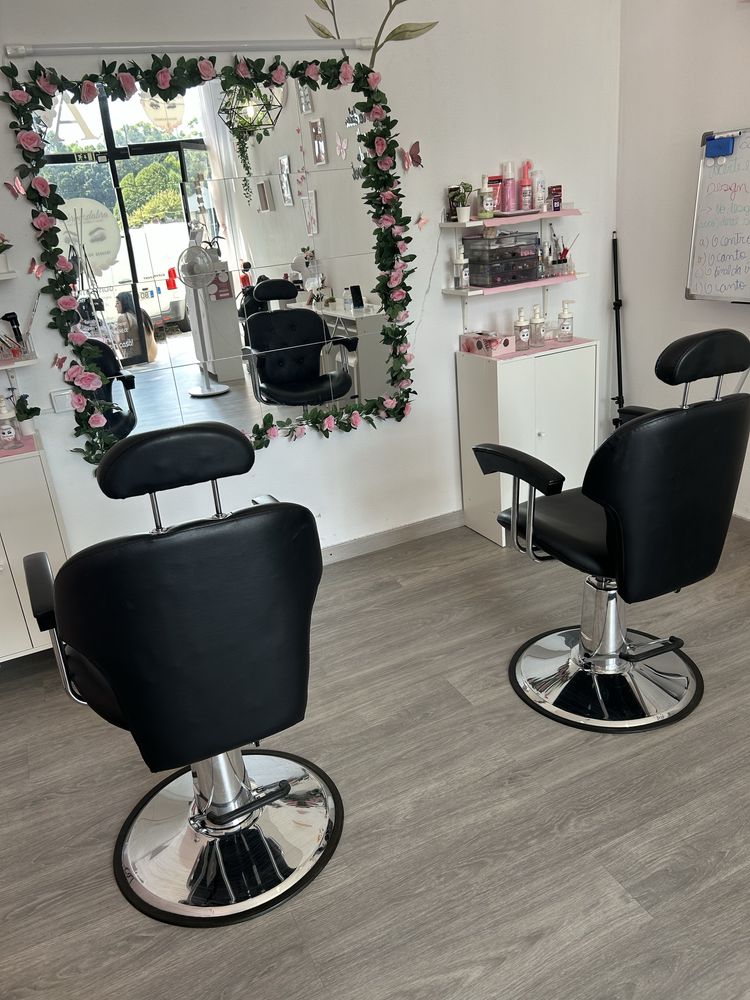Cadeira salao 275 € cada uma