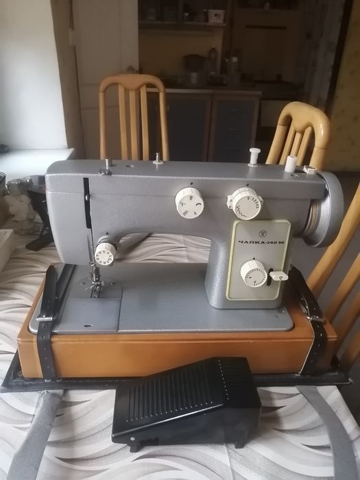 Продам швейную машину Чайка 142 М рабочая.