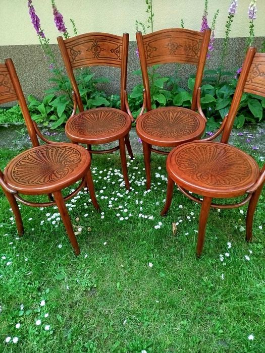 Krzesła Thonet-Mundus