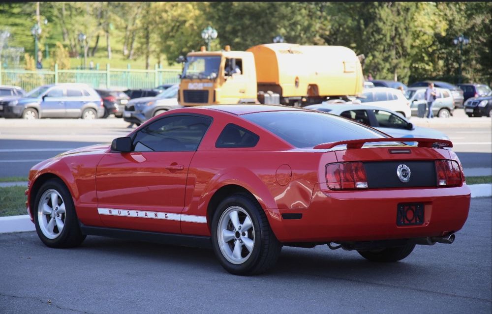 Срочно Ford Mustang GT