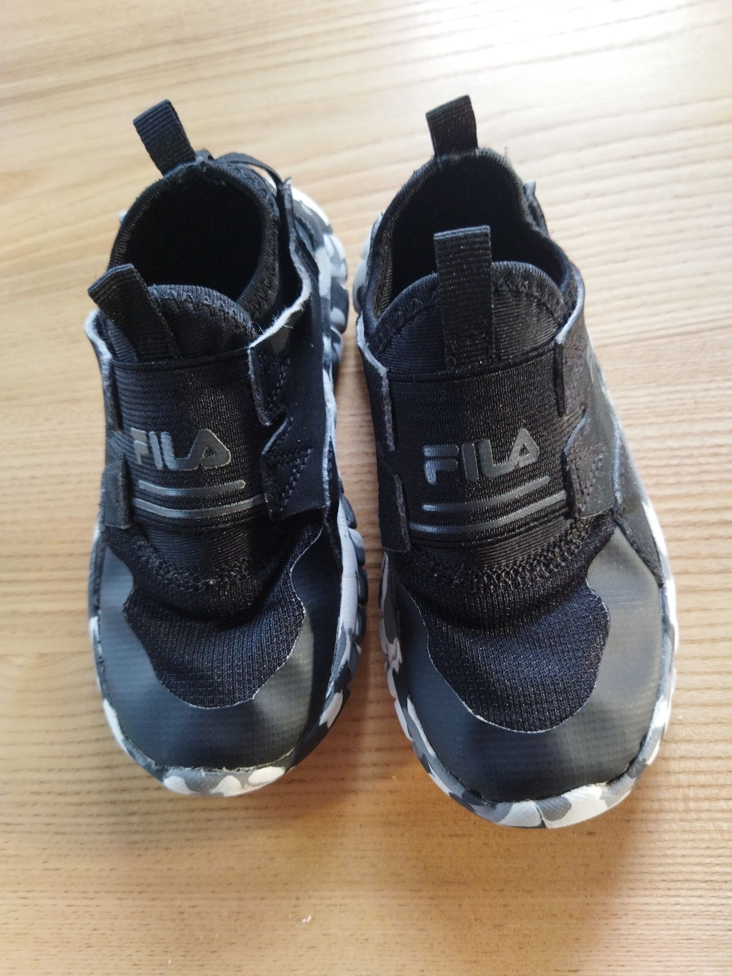 Buty adidasy wsuwane Fila