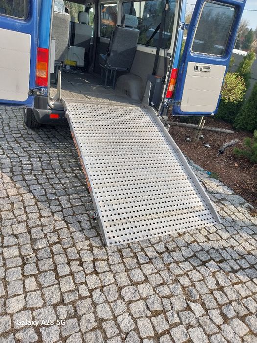 Rampa załadowcza składana do busa dla inwalidów