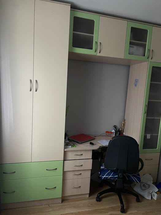 Комплект меблі в дитячу кімнату