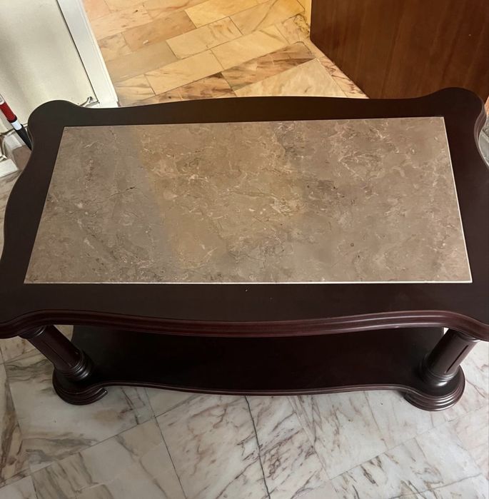 Mesa de centro com tampo em marmore