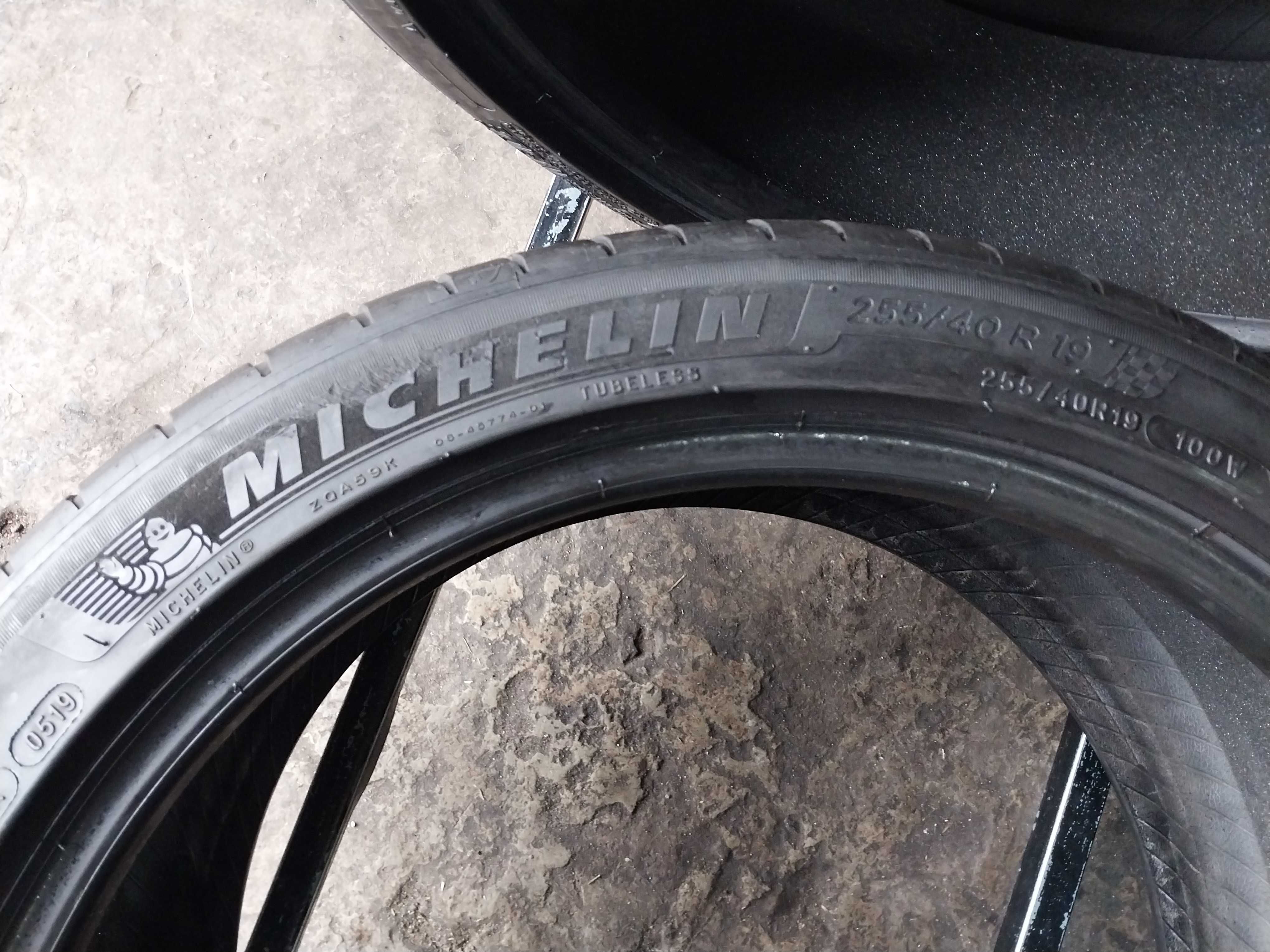 255 40 19 Michelin, літо. Ціна за 2 шт.. 3500..