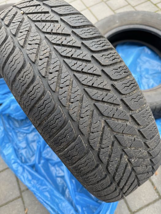 Komplet opon zimowych Dębica 195/65R15