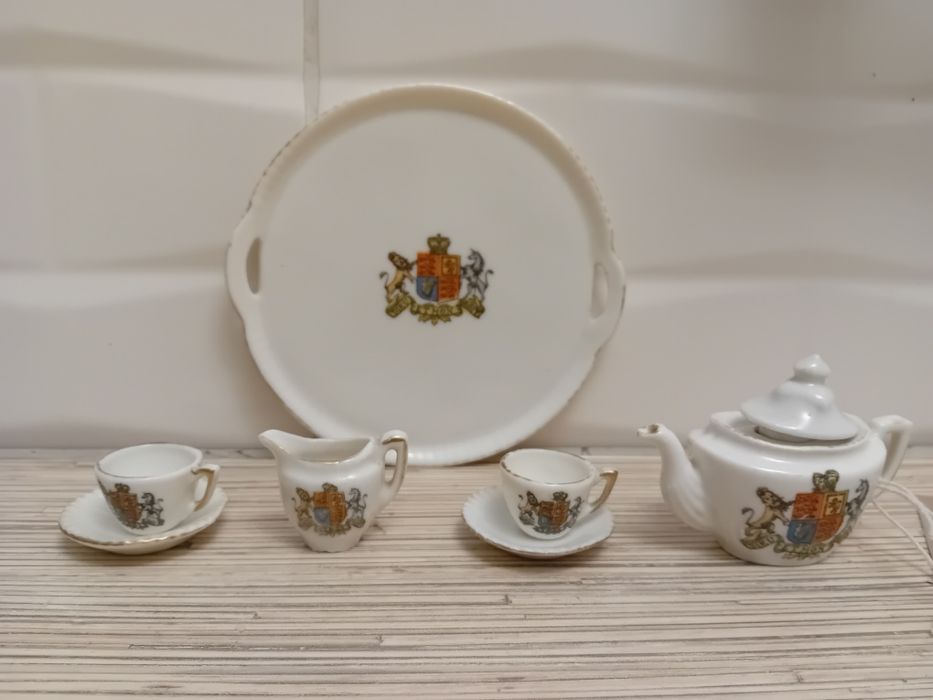 Miniaturowy serwis z porcelany
