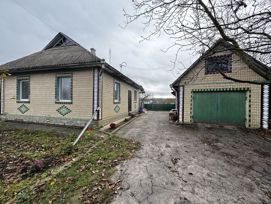 Продаж будинку Сутиски