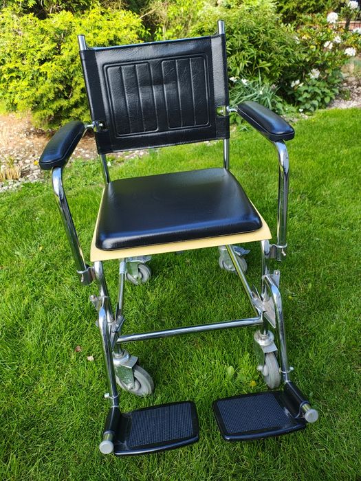 Wózek inwalidzki kąpielowy toaletowy Invacare