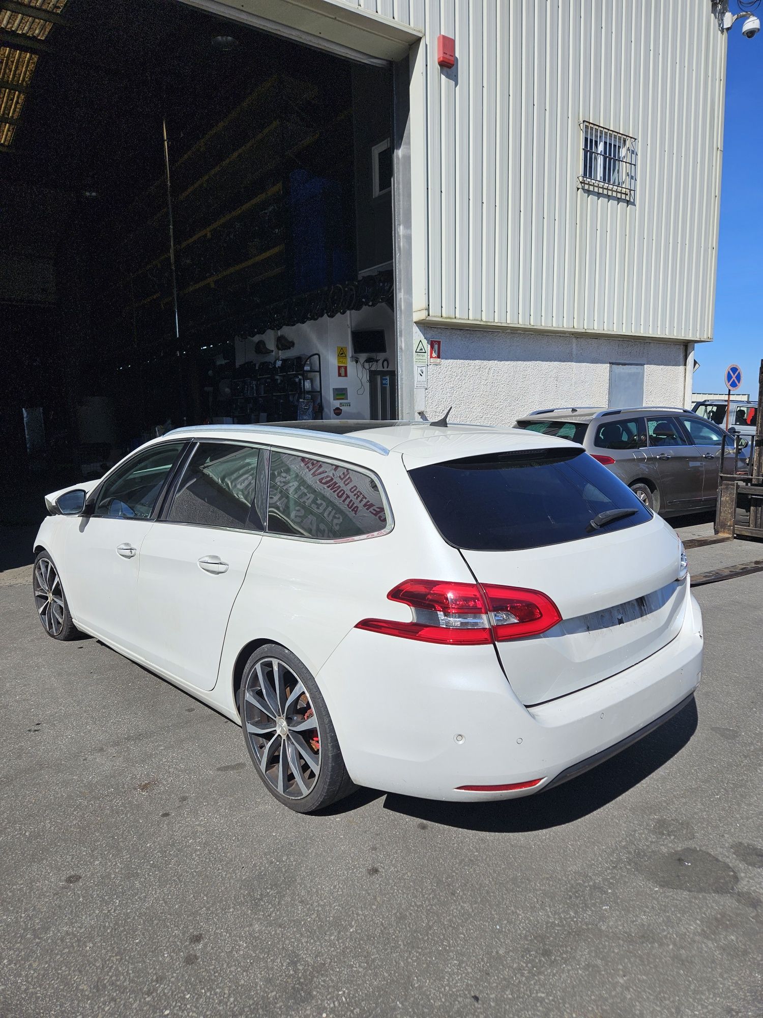 Peugeot 308 II SW 2.0 BlueHDi 150CV de 2015 para peças