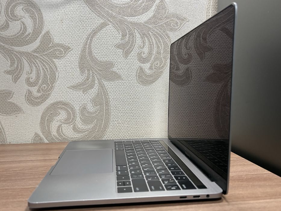 Apple MacBook Pro 13 touchbar 82% retina 8/256 a1706 core i5 ноутбук