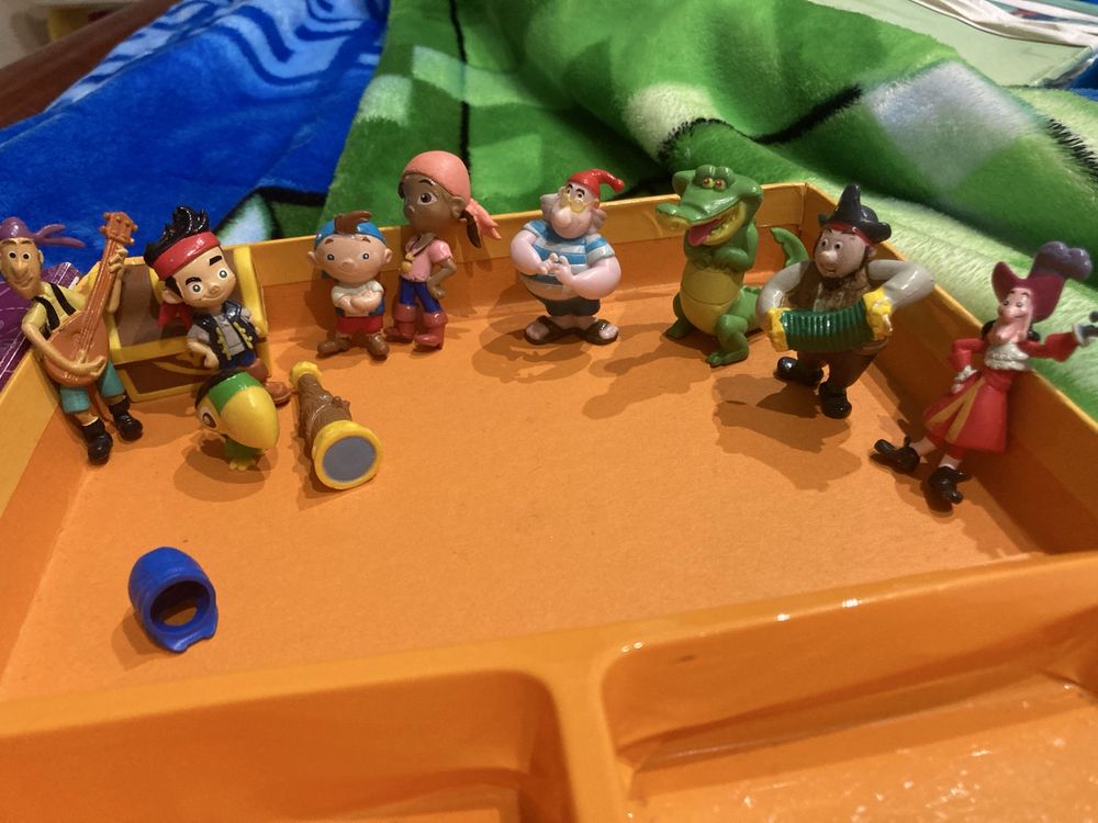 Livro com figuras jake da terra do nunca