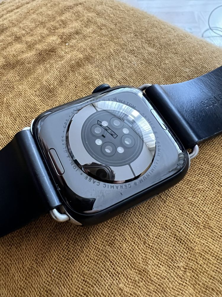 Aluminium Apple Watch Series 8 45 mm Nike Edition GPS + cellurar