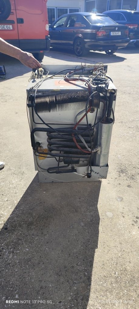 Frigorífico trivalente para caravana 220v/12v/gas da marca electrolux