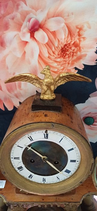 Piękny zegar bogato zdobiony