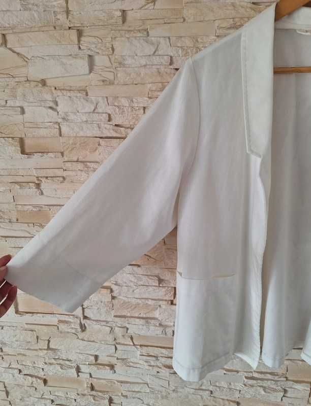 Biała marynarka żakiet z kieszeniami 40 classy lekki letni oversize