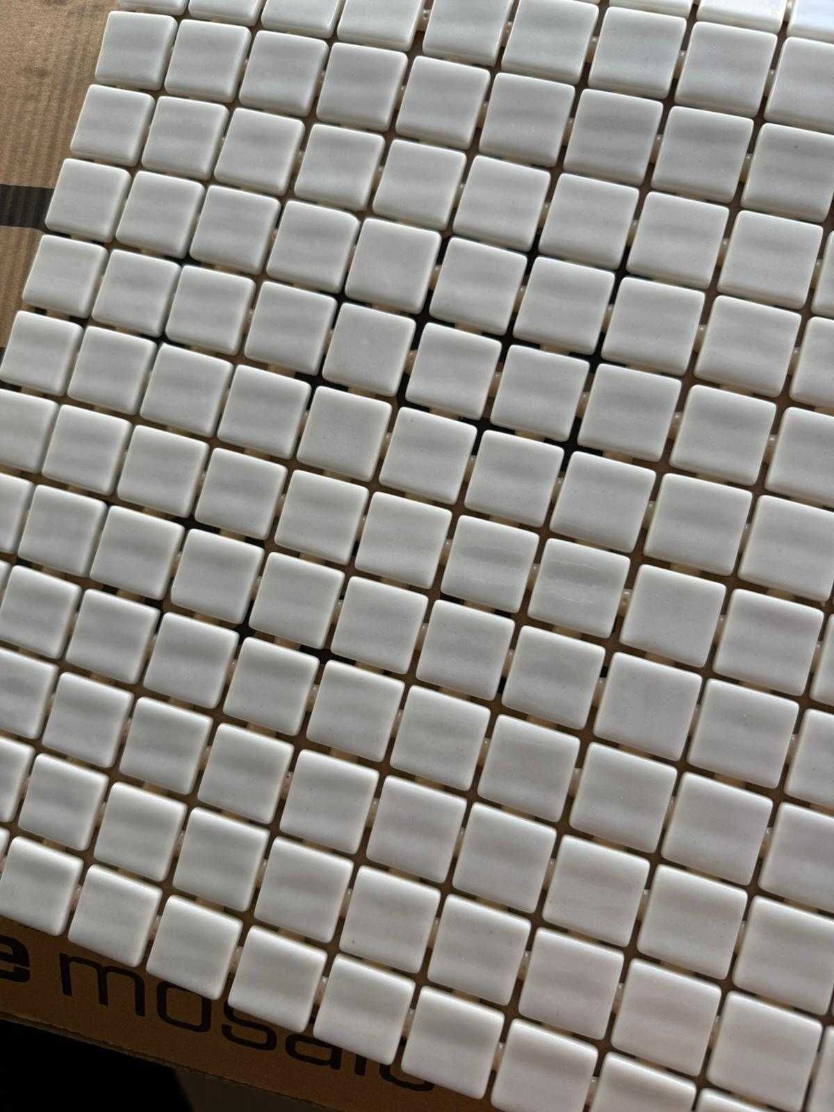 Pastilha de piscina branca
