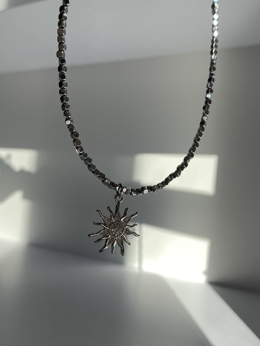 Чокер з підвіскою Сонце та гематитом