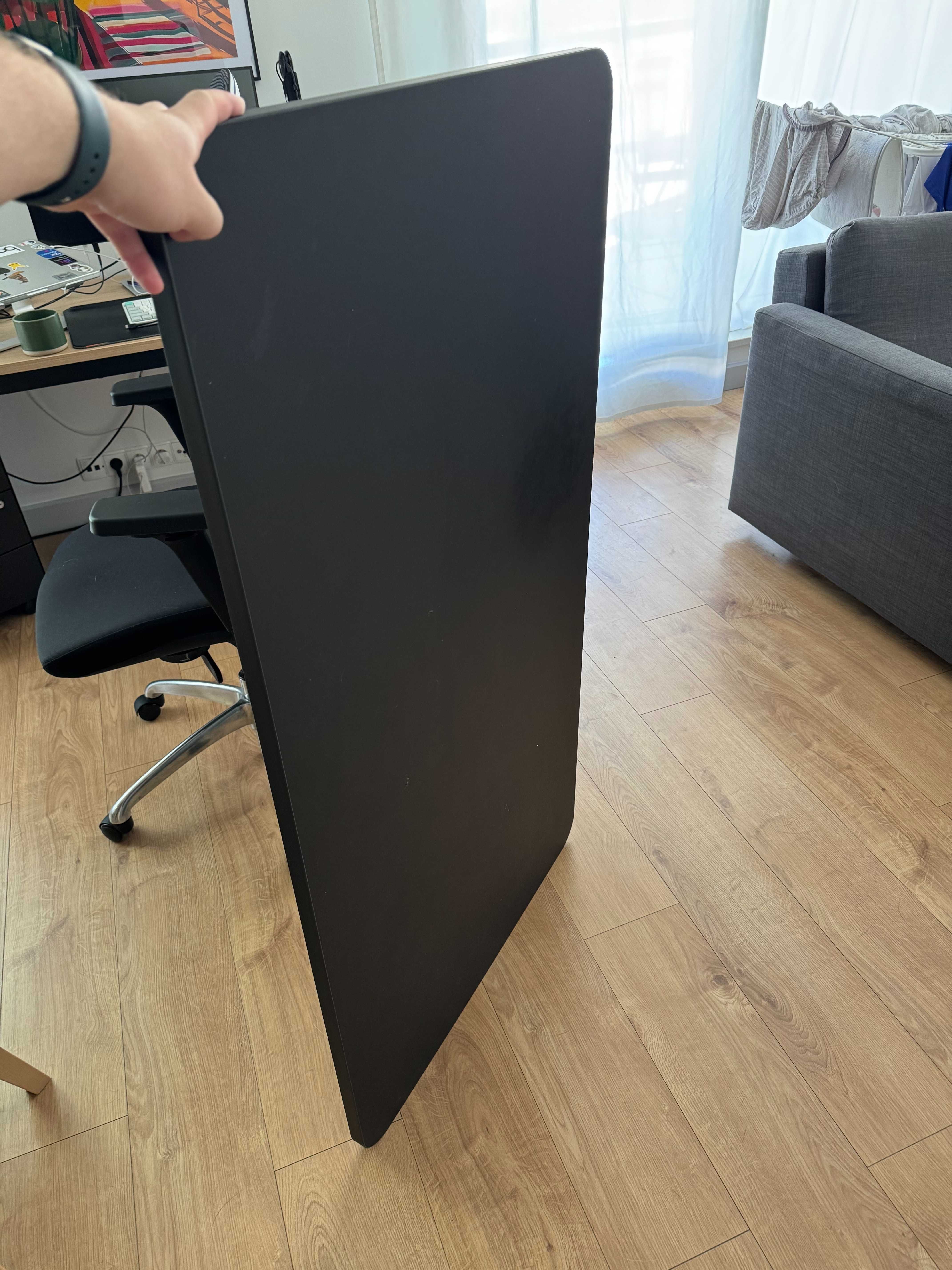 Biurko IKEA TOMMARYD 130x70 w doskonałym stanie