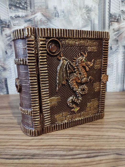 Книга-шкатулка "дракончик"