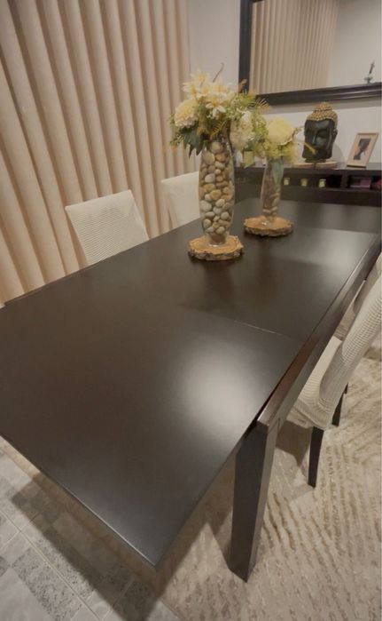 Mesa de sala extensivel e 4 cadeiras