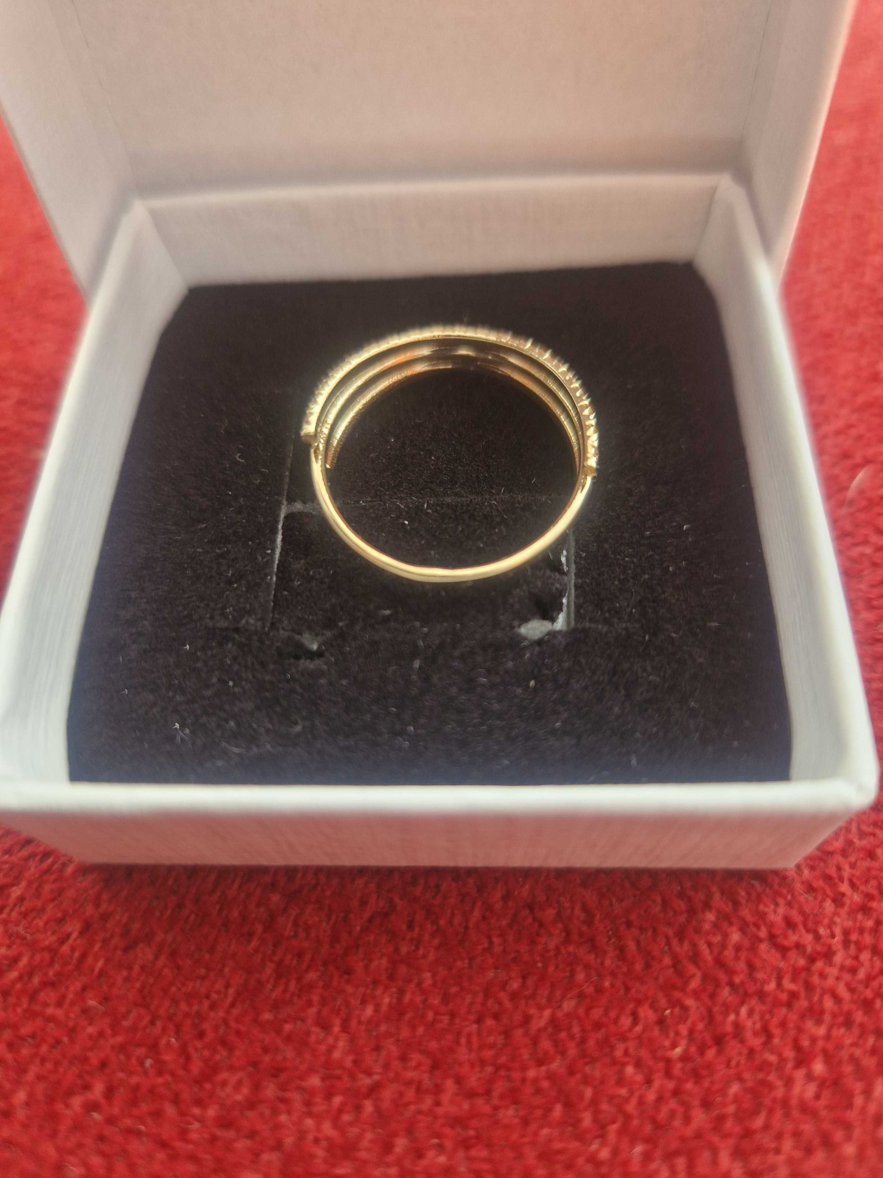 Anel com Diamantes