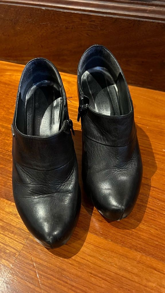 Botins pretos de pele Meu Pé