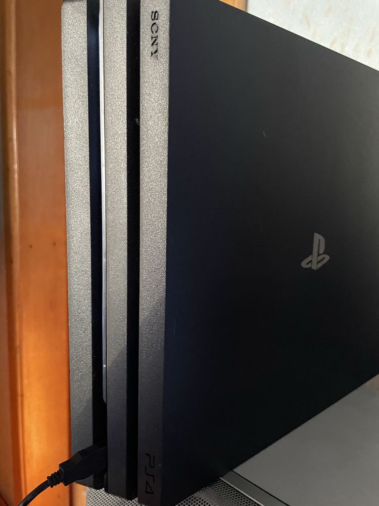 Продам PS 4 Pro 1T