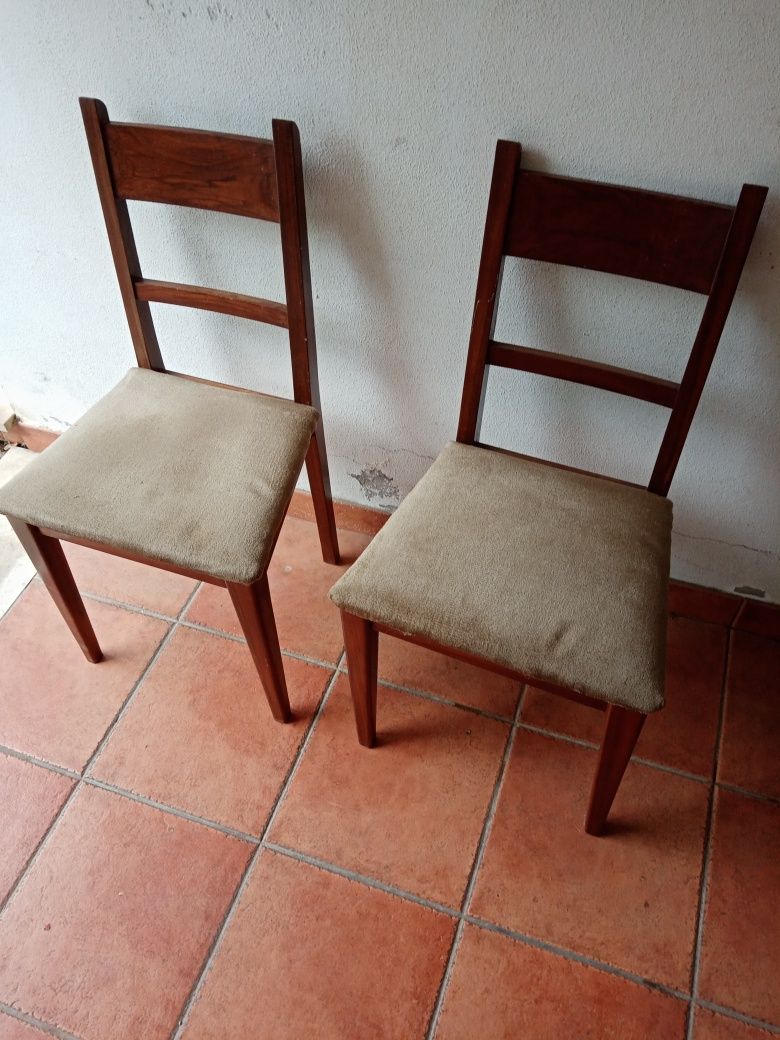 4 cadeiras de mogno almofadadas usadas