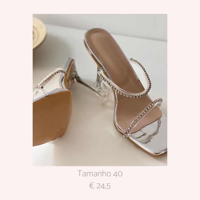 Sandalia Prateada com Pedra Brilho Salto Quadrado