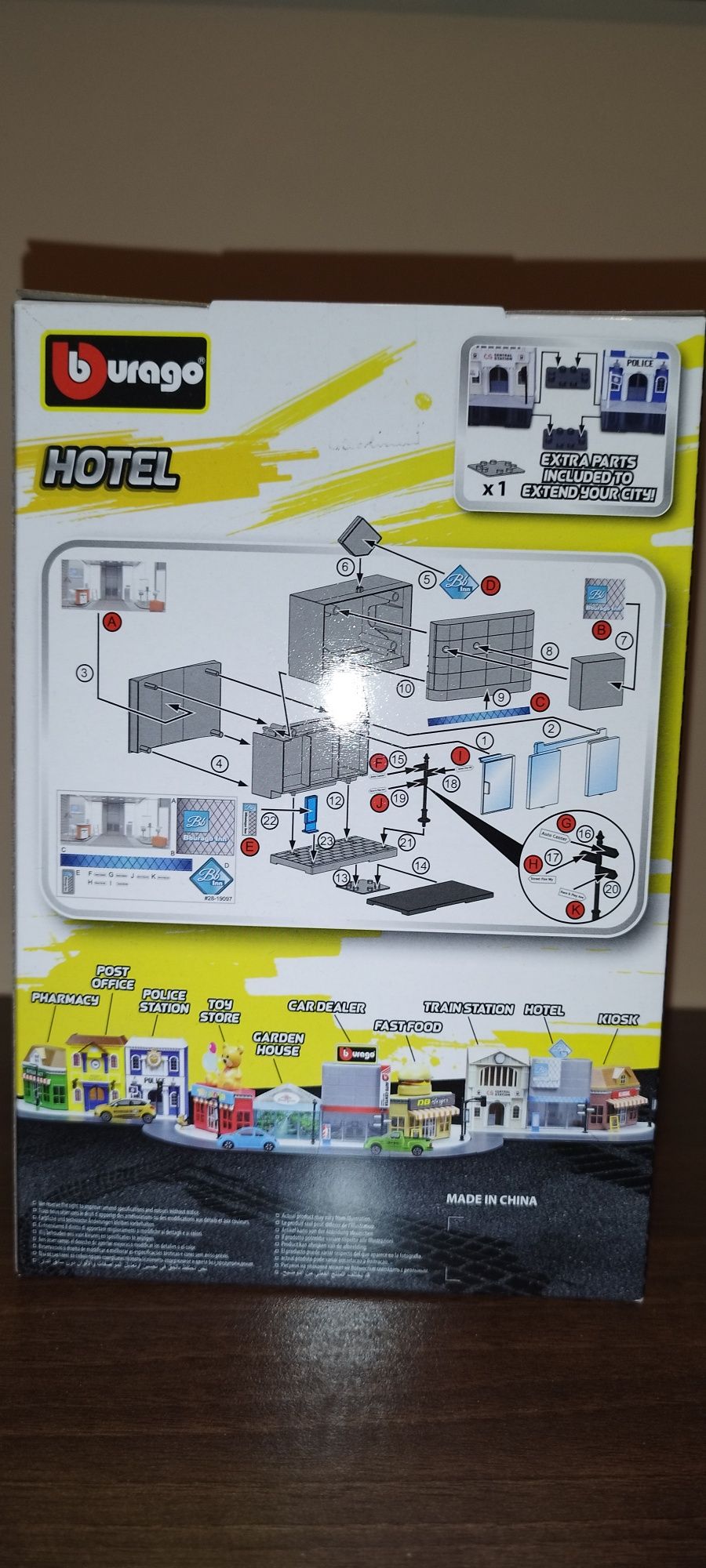 Zestaw Bburago Street Fire City Hotel z Audi A6 Avanti 1:43.