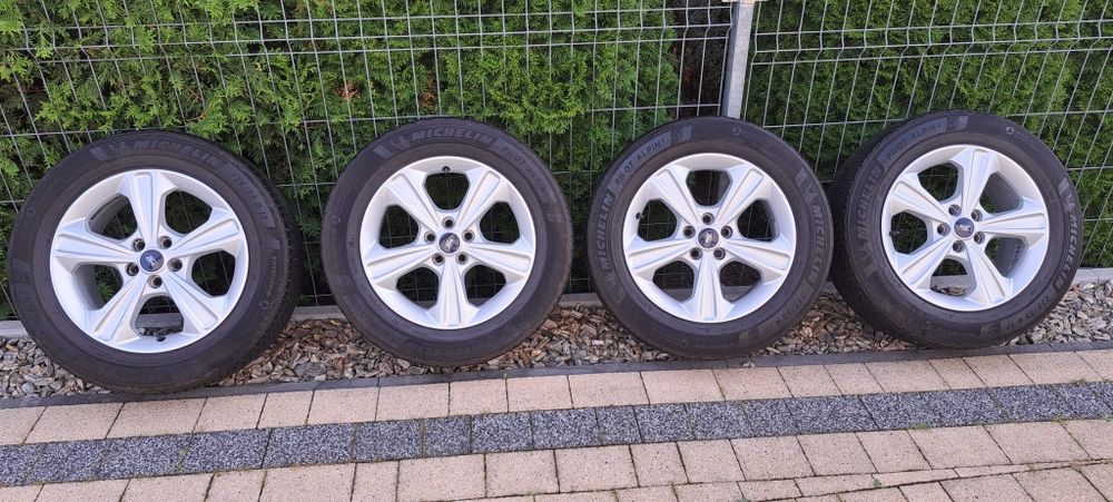 Oryginalne koło z oponami zimowymi do Ford Kuga MK2  S - MAX