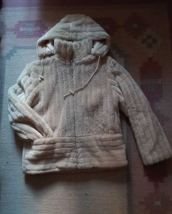 Casaco Macio, Quente e Confortável - Com Gola Alta e Capuz Removível