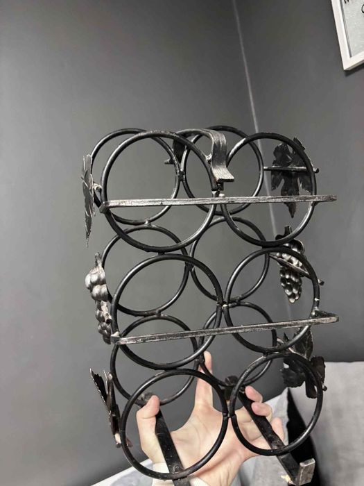 Stojak na wino metalowy