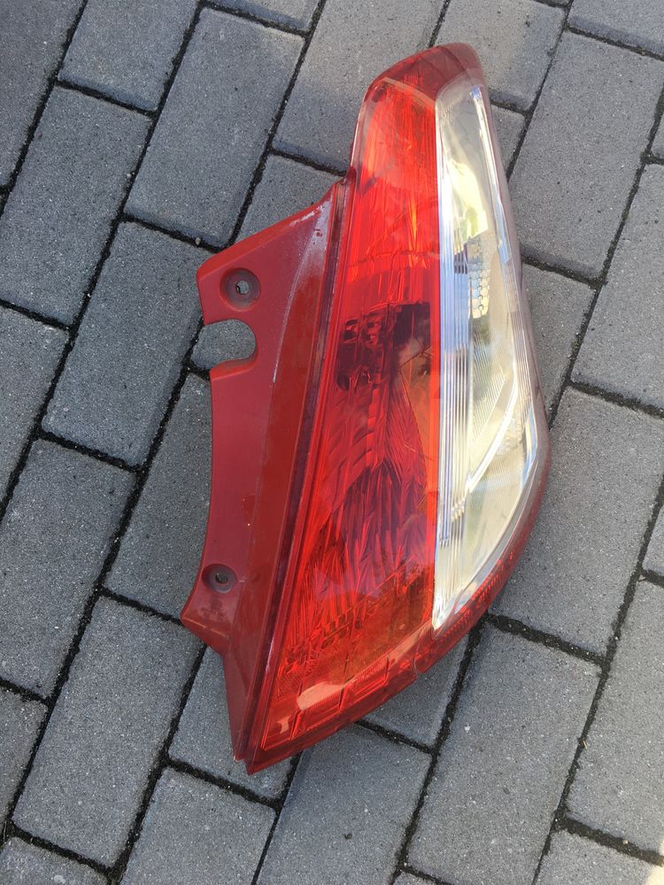 Lampa prawa tył suzuki swift