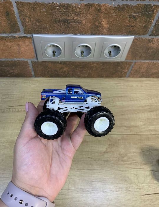 Машинки Hot Wheels Monster Trucks 9см