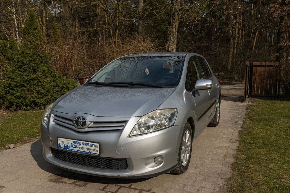 Toyota Auris Premium 2011, 1,6 , 2gi właściciel (Polska salon)