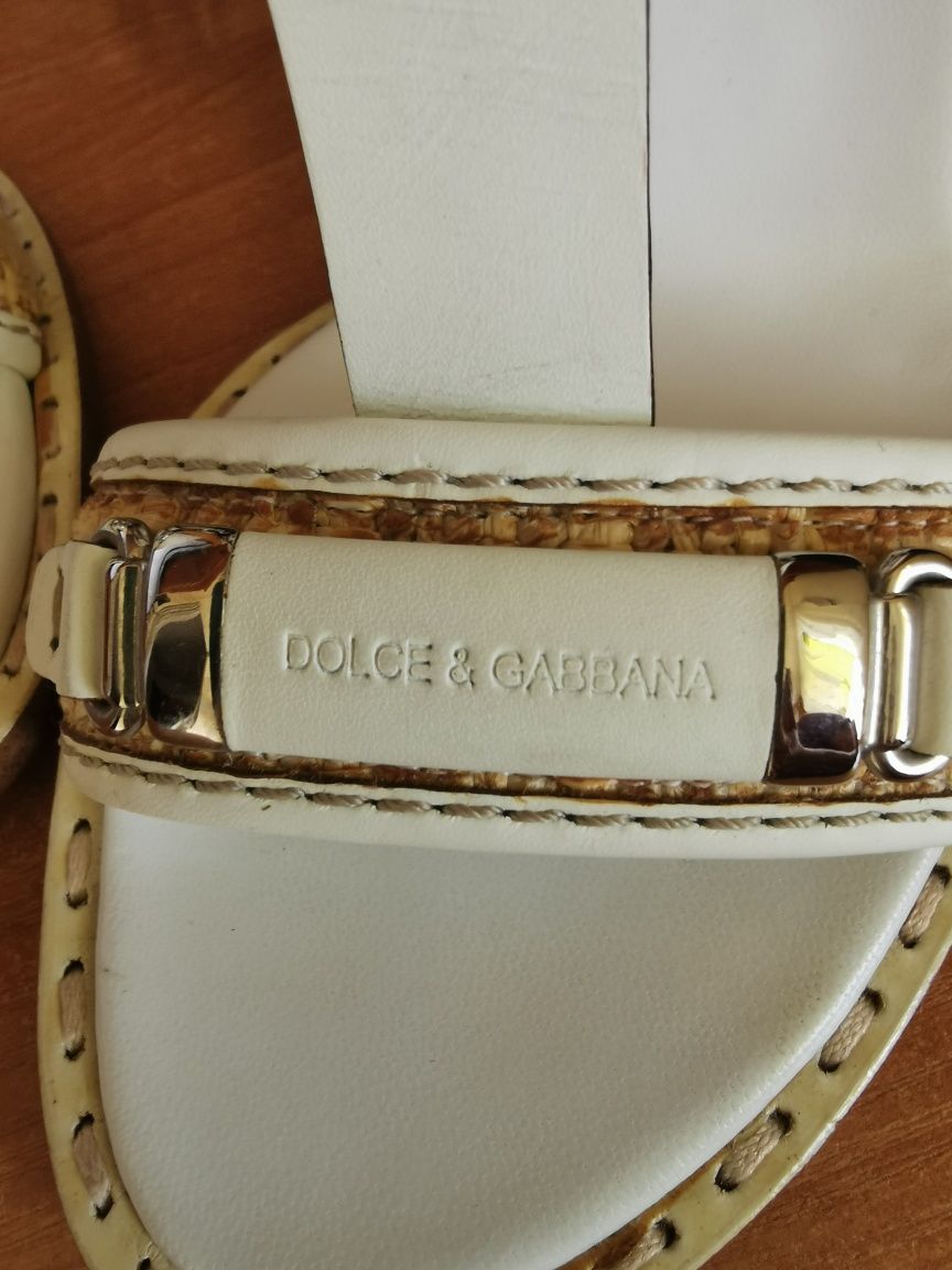 Cena szok Dolce Gabbana sandałki na słupku