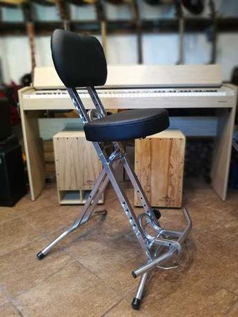 Krzesło z podnóżkiem dla gitarzysty TG Deluxe stołek dla muzyka
