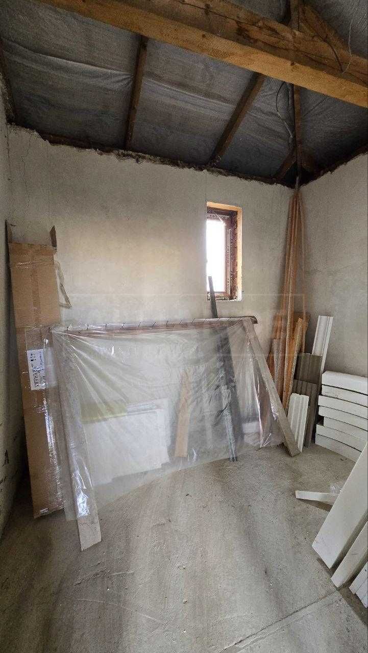 Будинок з великою ділянкою у передмісті Івано-Франківська