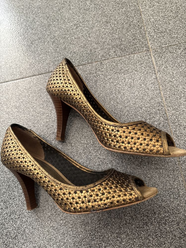 Sapato Alto dourado, Massimo Dutti