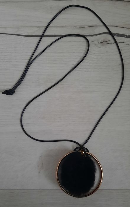 Naszyjnik futerko na rzemyku