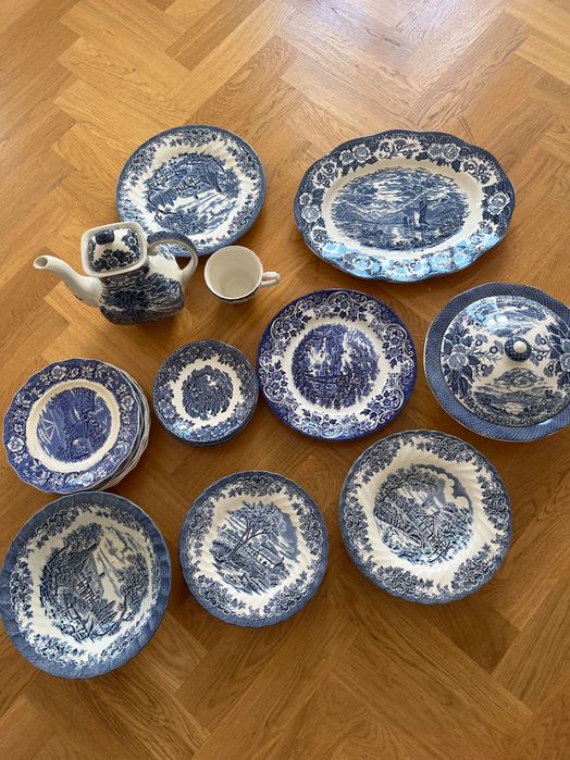Angielska porcelana, niebieska, rożna