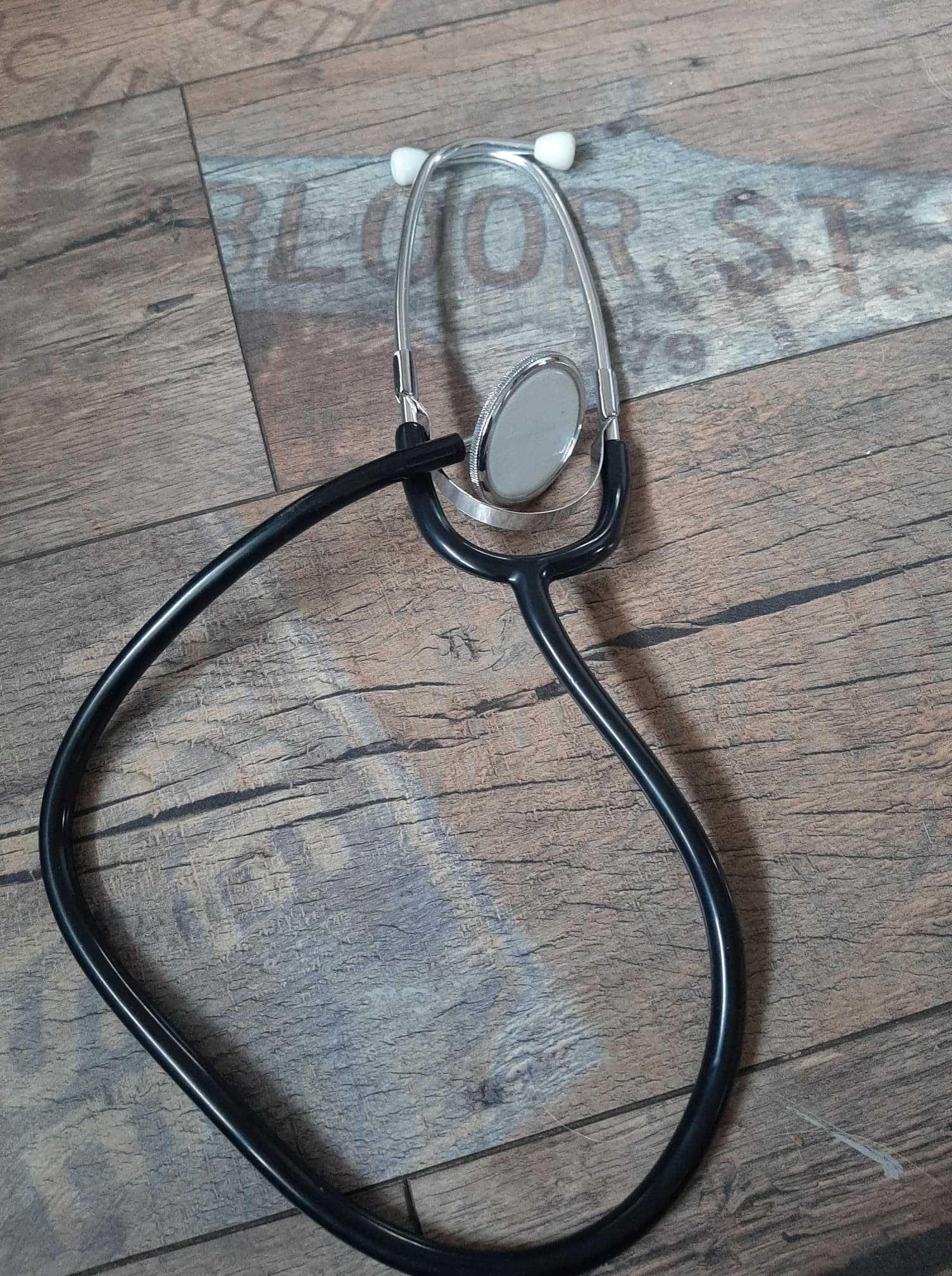 Ciśnieniomierz manualny  ze  stetoskopem i etui