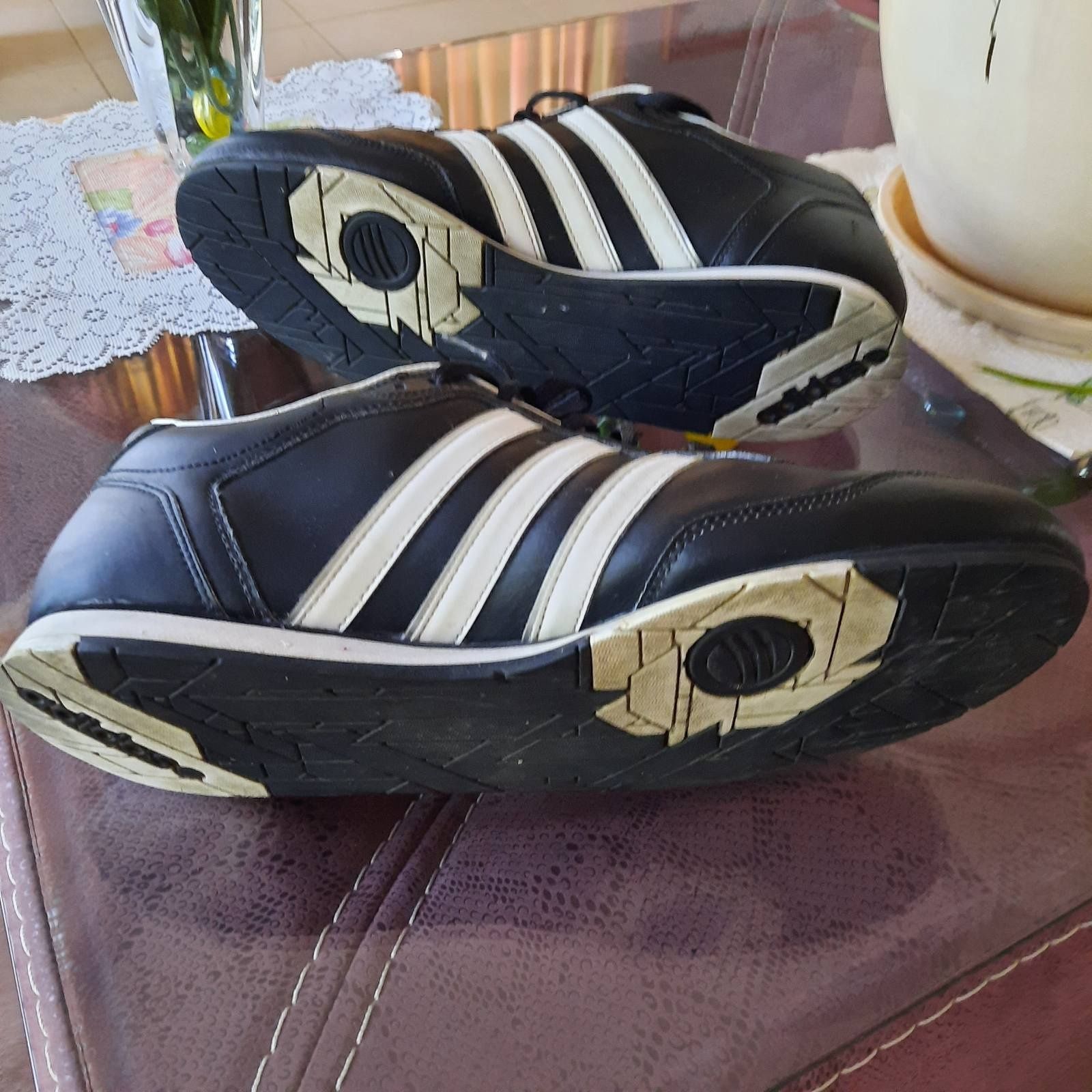 Кожаные кроссовки Adidas