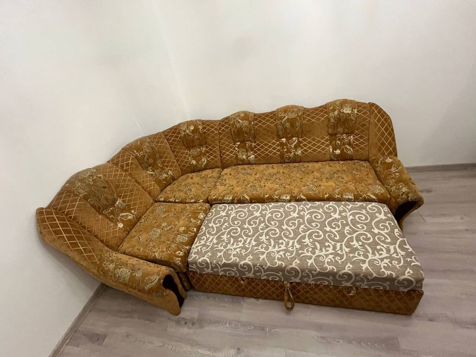 Продам кутовий диван в гарному стані, розміри 180х270, розкладний.