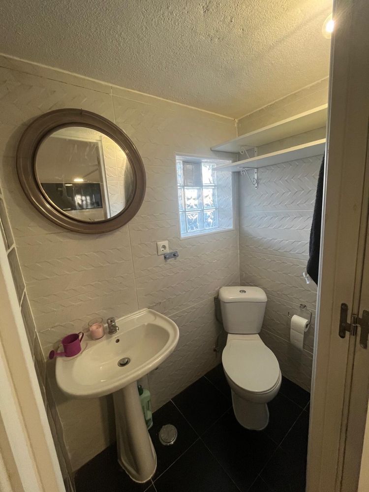 Quarto para alugar em andar de moradia